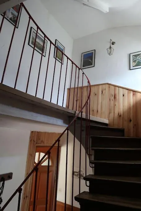 Maison Aux Volets Rouges Tournemire  Francie